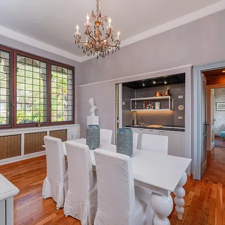 Steeped In History Apartment *
