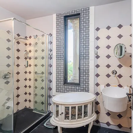 Apartment Steeped In History *